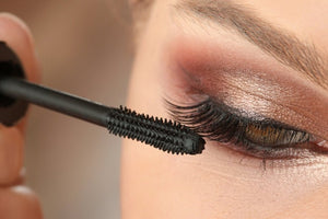 Kan Mascara Blive For Gammel? Sådan Beskytter Du Dine Vipper Og Din Pung