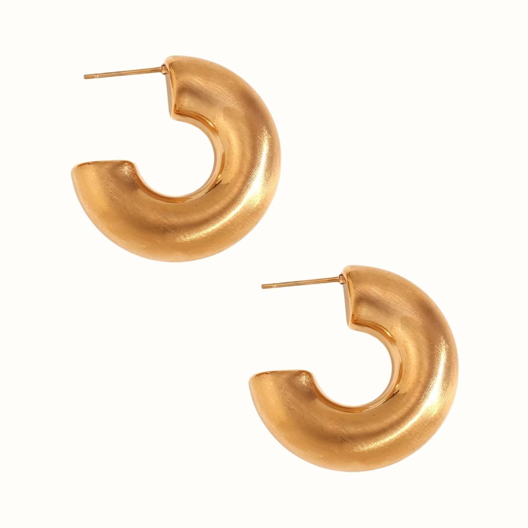 Bold Curve Øreringe 18K Guldbelagt Matte - Makeup lagersalg