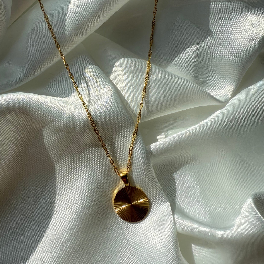 Corelle - Sun Round Halskæde 18K Guldbelagt - Makeup lagersalg