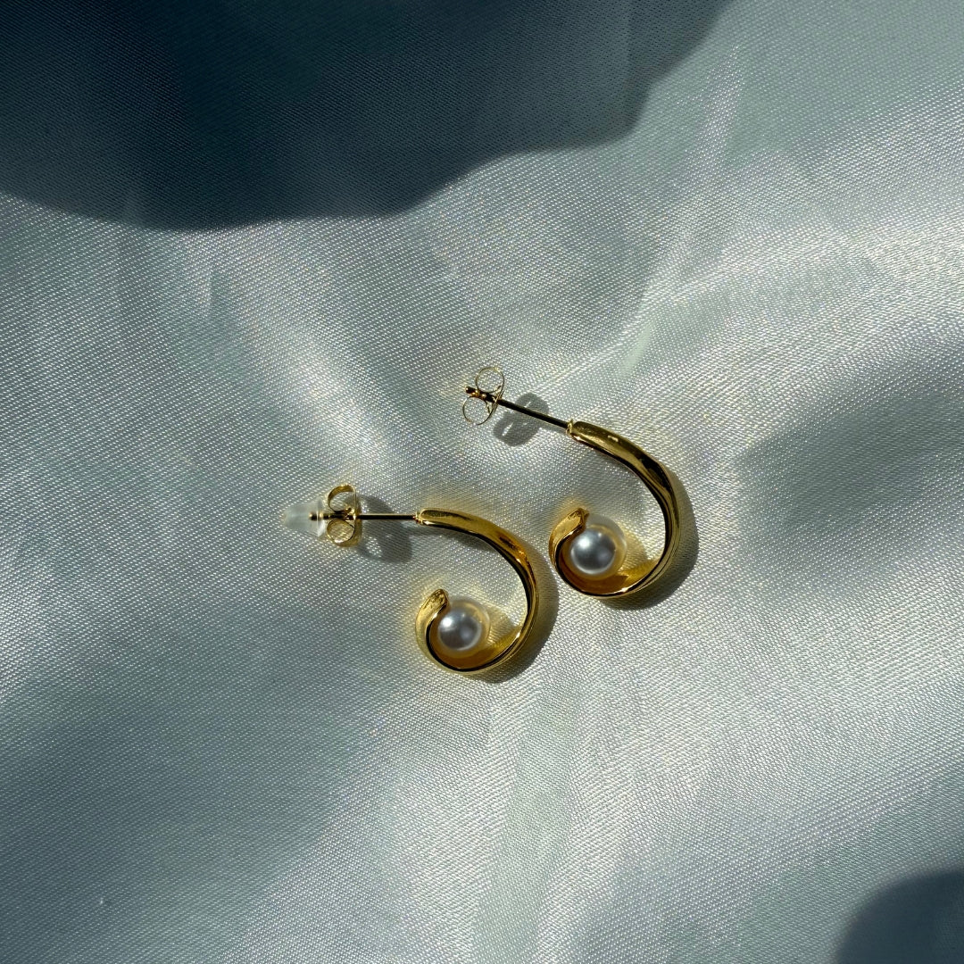 Wave Pearl Øreringe 18K Guldbelagt - Makeup lagersalg