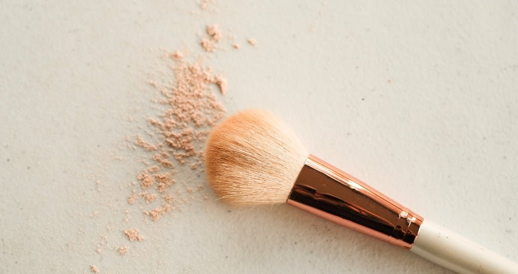 Hvad Er Forskellen På Bronzer Og Pudder? - Makeup lagersalg