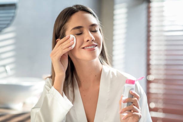 Micellar vand – skånsom og effektiv ansigtsrens til din hudpleje - Makeup lagersalg
