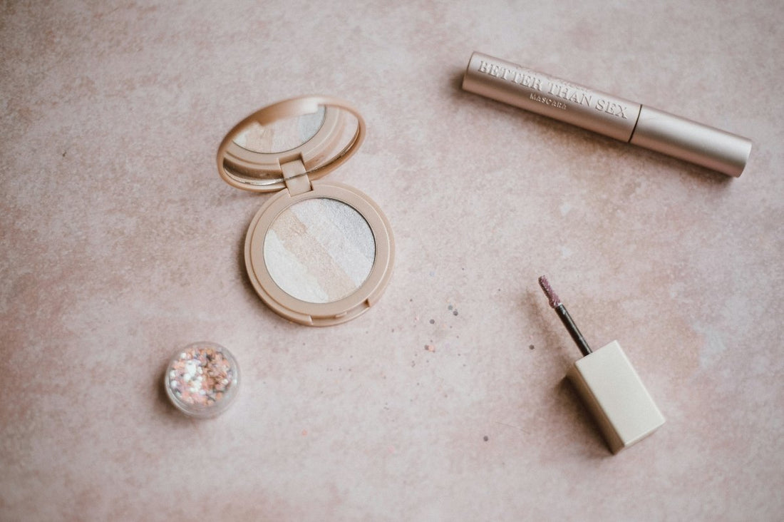 Sådan påfører du bronzer og opnår en naturlig glød - Makeup lagersalg