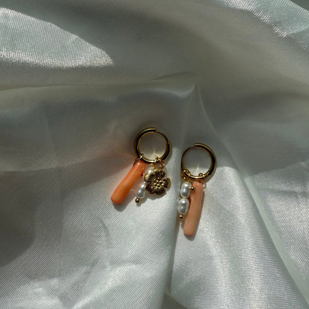 Blossom Charm Hoop Øreringe 18K Guldbelagt - Makeup lagersalg