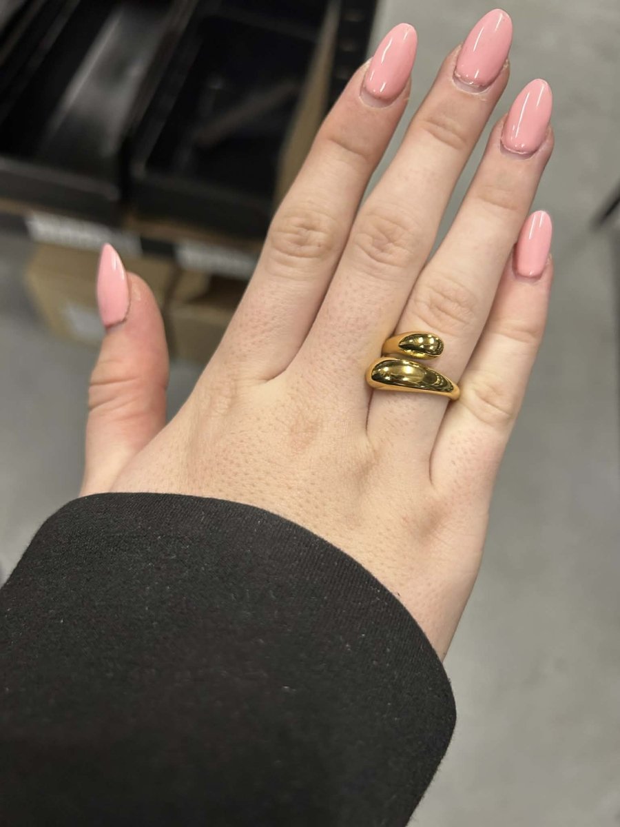Corelle - Bold Curve Ring 18k Guldbelagt - Makeup lagersalg