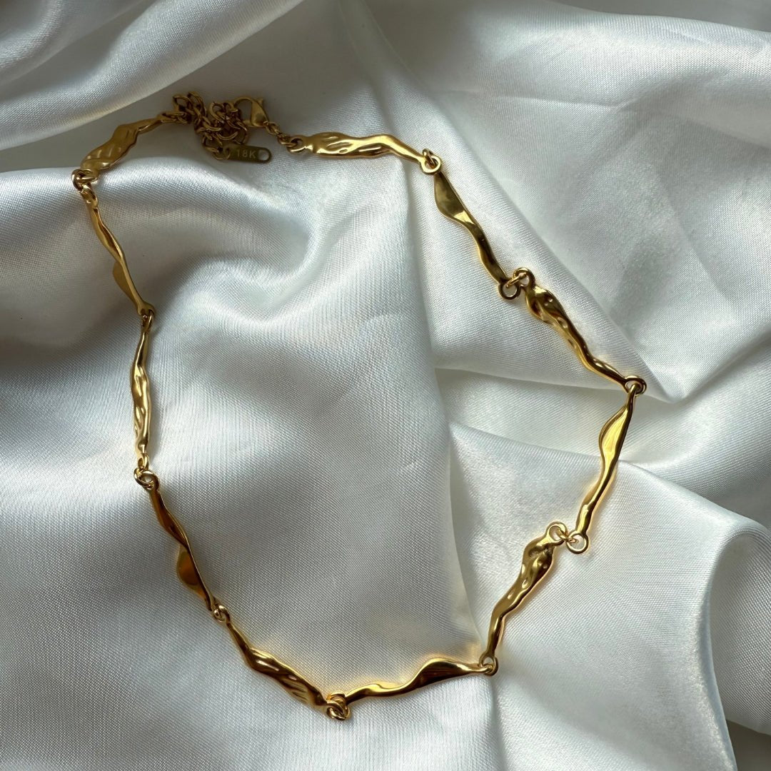 Melting Halskæde 18K Guldbelagt - Makeup lagersalg