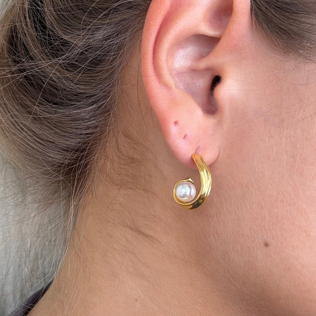 Wave Pearl Øreringe 18K Guldbelagt - Makeup lagersalg